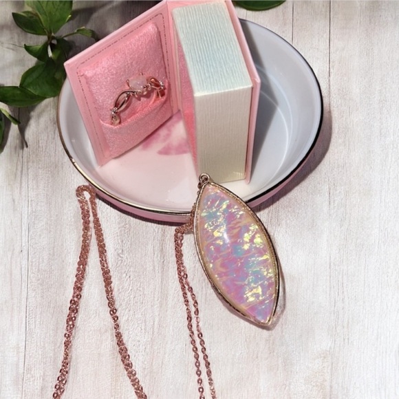 ✨ Iridescent Pendant Necklace with matching ring set💍 - Picture 2 of 8